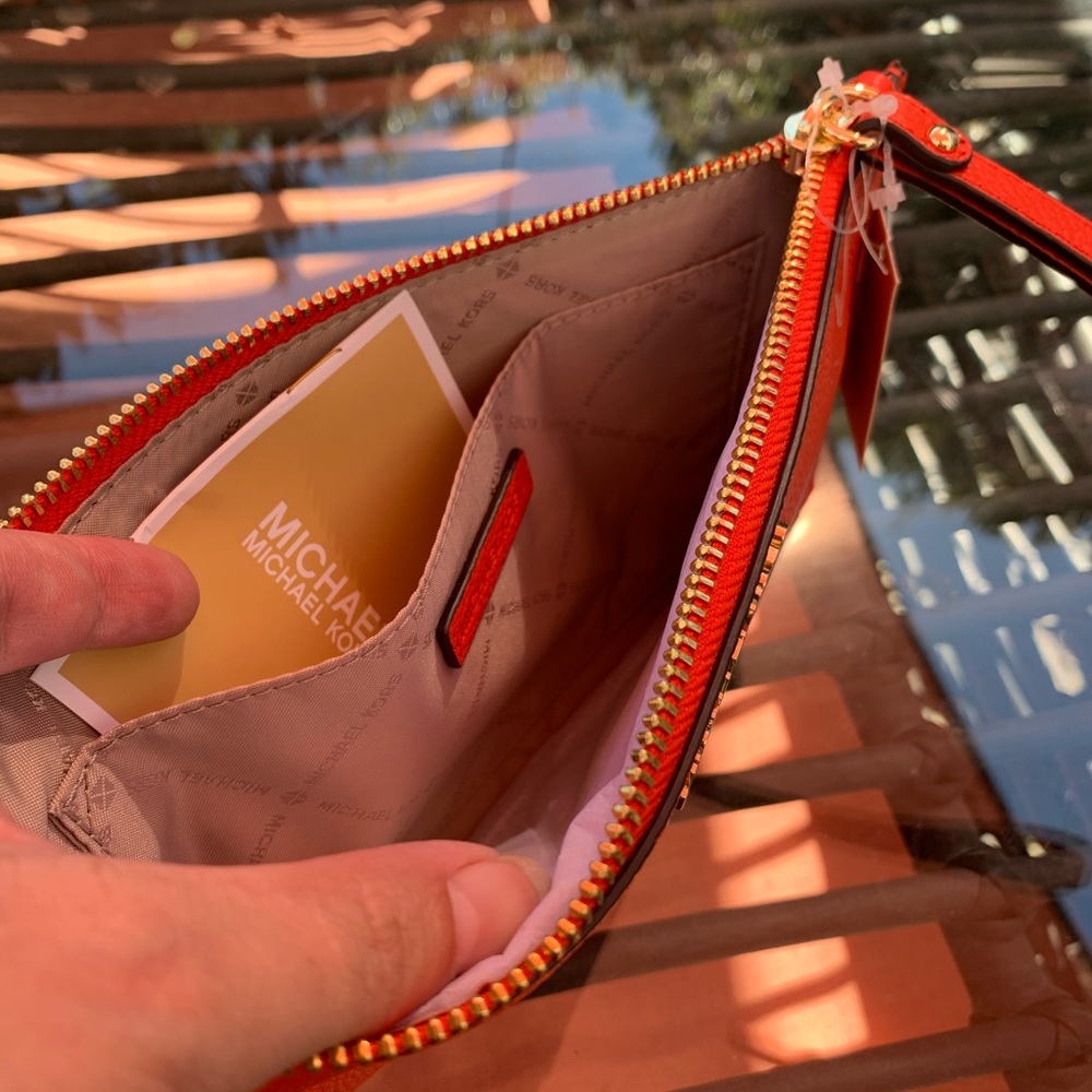NWT Micheal Kors beautiful Brick Red wristlet. - Picture 4 of 5